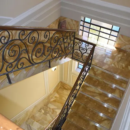 Attic And Garden Bellagio